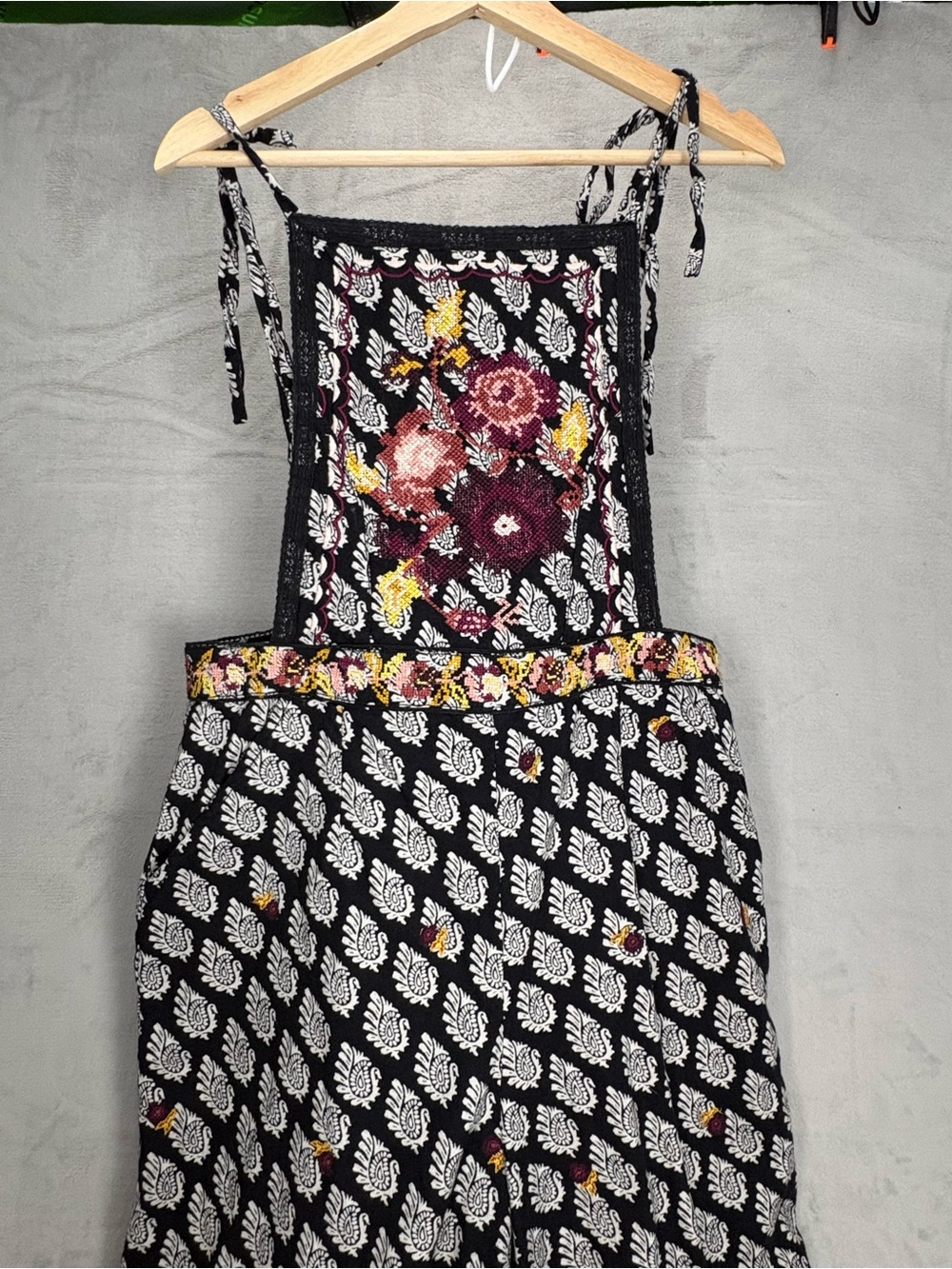Anthropologie Black Patterned Wide-Leg Bib Jumpsuit with Floral Accents - Picture 3 of 12